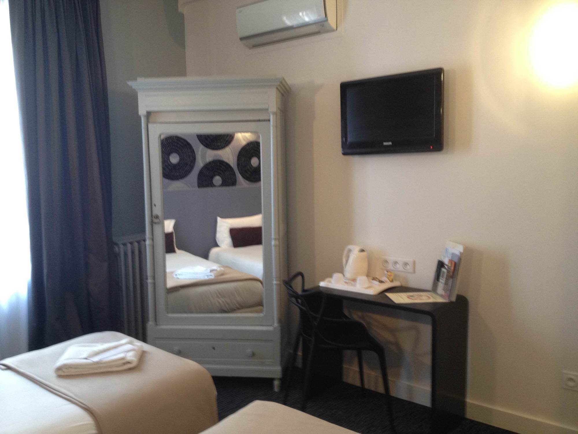Hotel Raymond 4 Toulouse Room photo